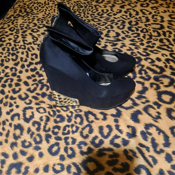 Shoes - Picture 3 of 3